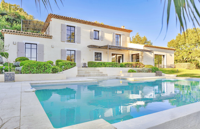 Villa dans domaine sécurisé proche du village de Grimaud