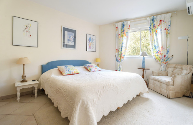 chambre-appartement-vue-mer-sainte-maxime