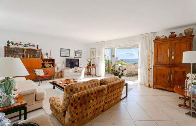 salon-vue-mer-appartement-3-chambres-à-vendre-centre-ste-maxime
