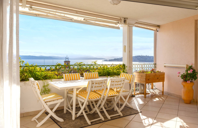 terrasse-appartement-vue-mer-à-vendre-sainte-maxime
