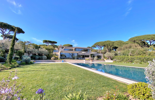 Villa-contemporaine-à-vendre-Beauvallon