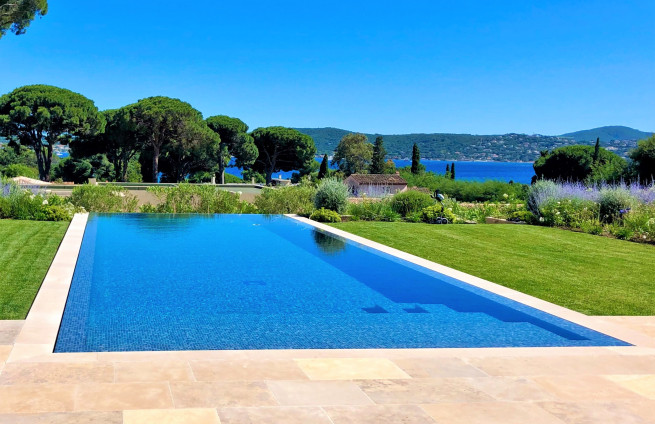 Heated infinity pool with sea view - Villa Beauvallon