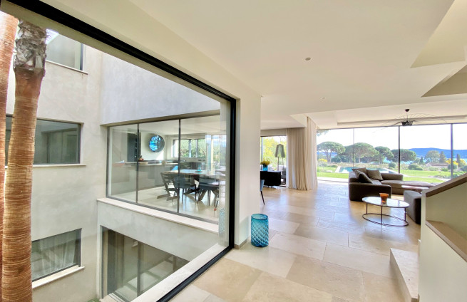 Entrée-raffinée-villa-architecte