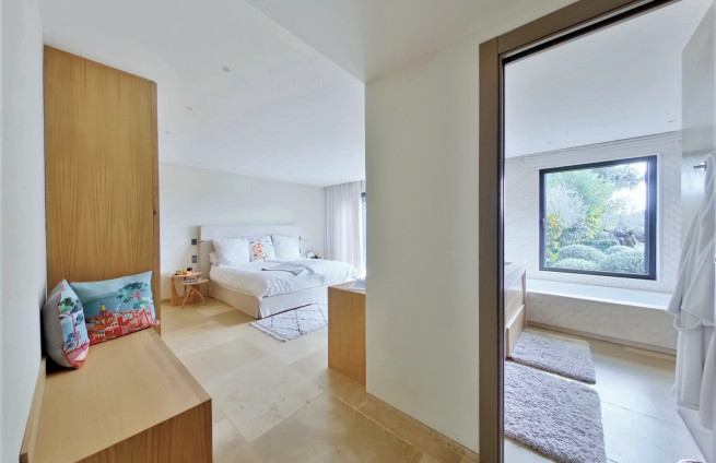 Master suite with king bed and marble bathroom - Beauvallon