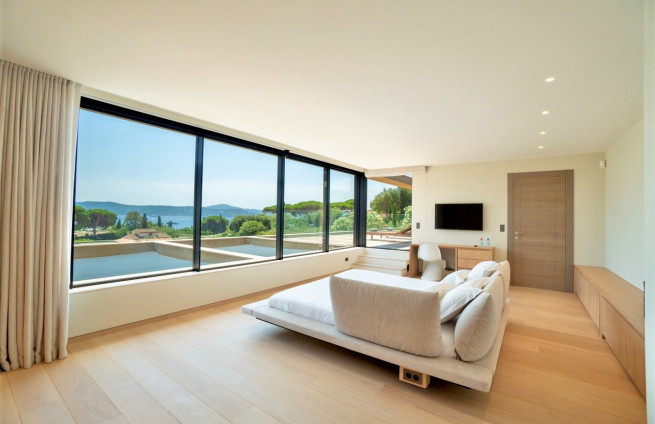 Chambre-avec-vue-mer-villa-proche-Saint-Tropez