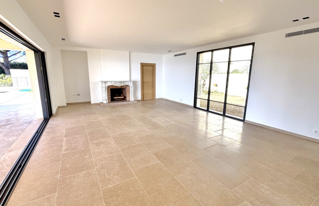 Sejour-lumineux-vue-mer-villa