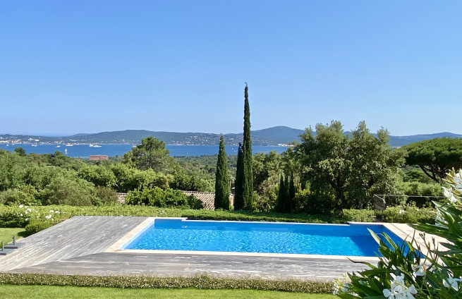 Luxury villa in Grimaud with panoramic golf views