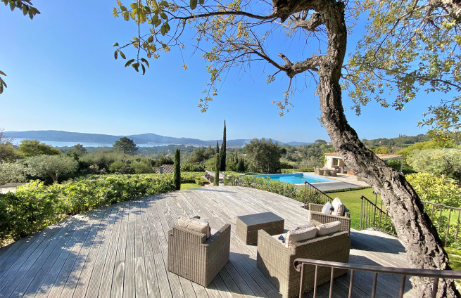 covered terrace for meals with sea view - Bartole