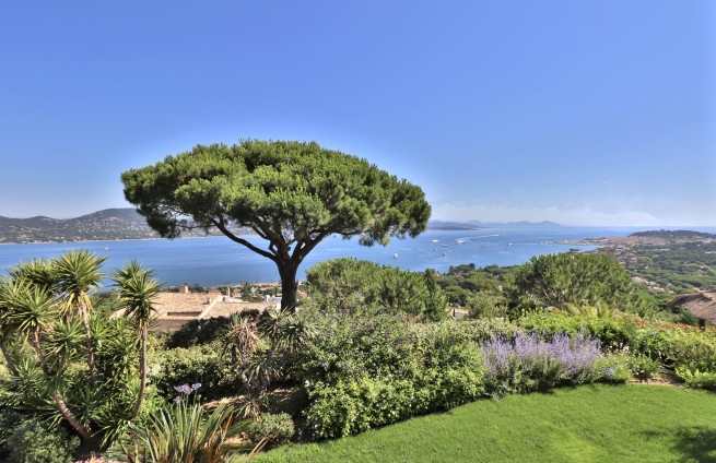 Panoramisch uitzicht op de Golf van Saint-Tropez vanaf Villa Gassin