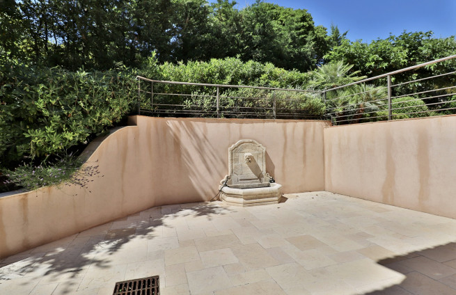 patio-fontein-cote-terre-villa-contemporaine-gassin