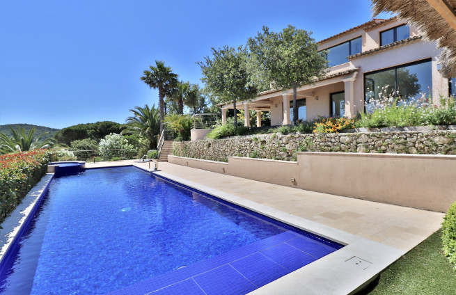 villa-contemporaine-luxe-domaine-sinopolis-gassin