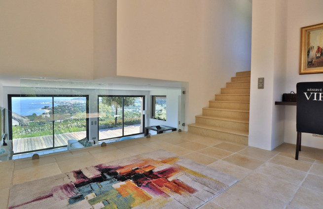 Entrance hall with panoramic sea view - Villa Gassin