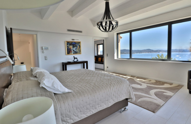 master suite with panoramic sea view - Villa Gassin