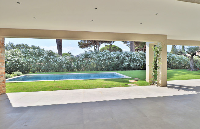 covered terrace - new villa - near Beauvallon beach