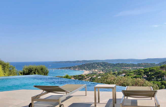 villa-luxe-contemporaine-sainte-maxime-vue-mer-golfe-saint-tropez