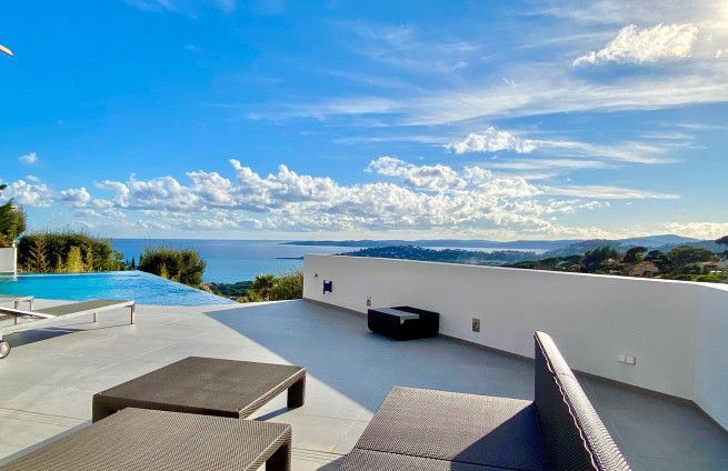 sunny terrace with sea view in a contemporary villa in Sainte-Maxime