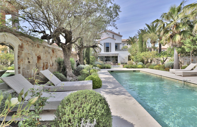 Villa-à-vendre-Saint-Tropez-emplacement-rare-vue-mer