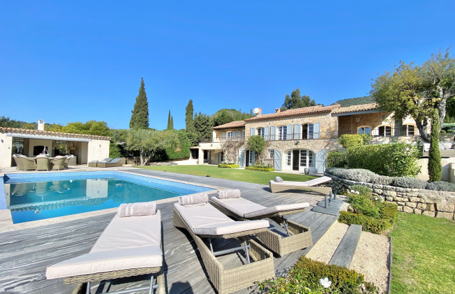 propriete-exception-pierre-renovee-beauvallon