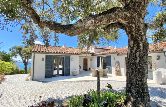 Gated and secure property in the Gulf of Saint-Tropez
