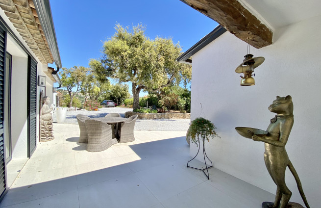 patio-terrasse-vente-villa-golfe-saint-tropez