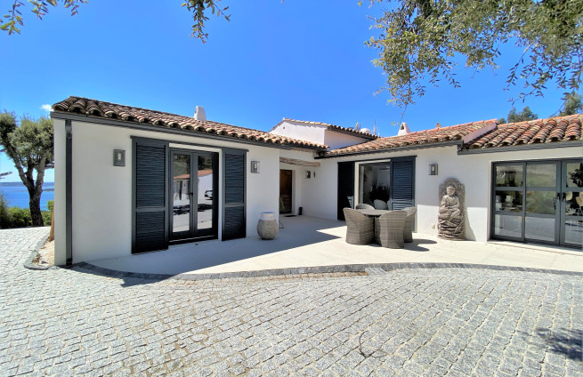 Contemporary villa near the beach - Nartelle