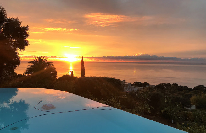 infinity pool with sea view and sunrise view - villa in Sainte-Maxime