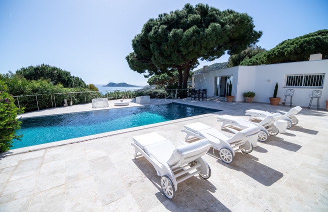 wellness-space-pool-sea-view-villa-for-sale-ramatuelle