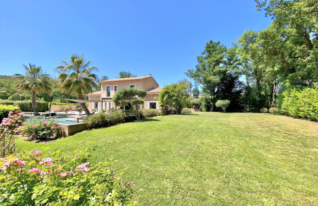 villa-terrain-plat-piscine-vendre-gassin