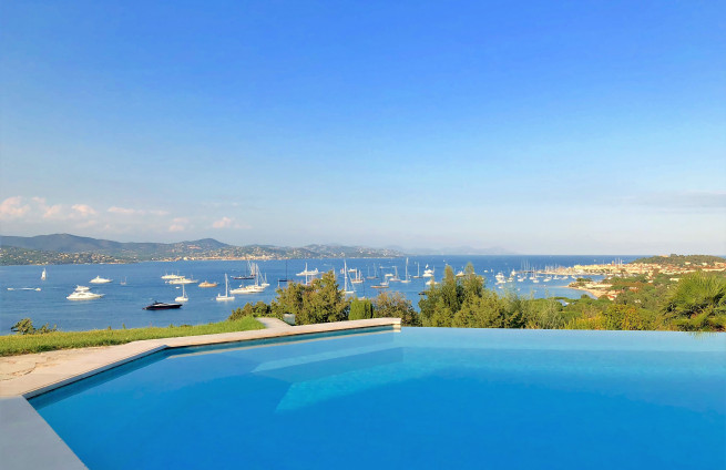 villa-luxe-piscine-vue-mer-Sinopolis-Gassin