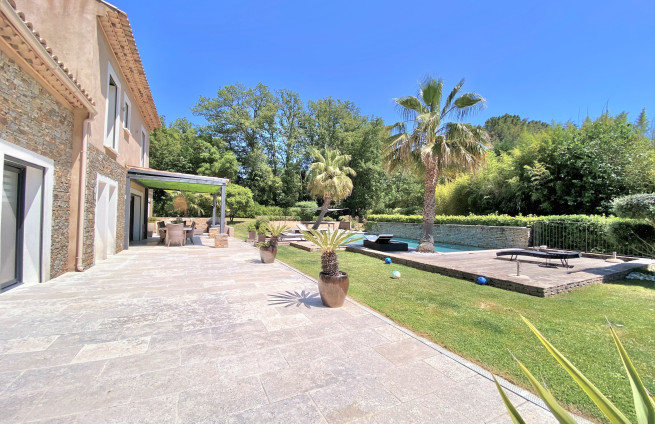 Private terrace, landscaped garden, 4000m2, pond