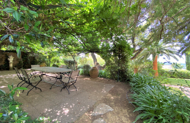 shaded terrace, pergola, greenery, garden, Croix-Valmer