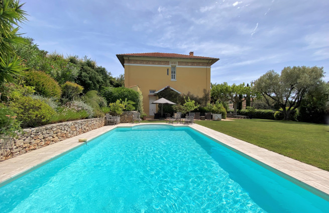 swimming pool-villa-prestige-Mediterranean ambiance-la-croix-valmer