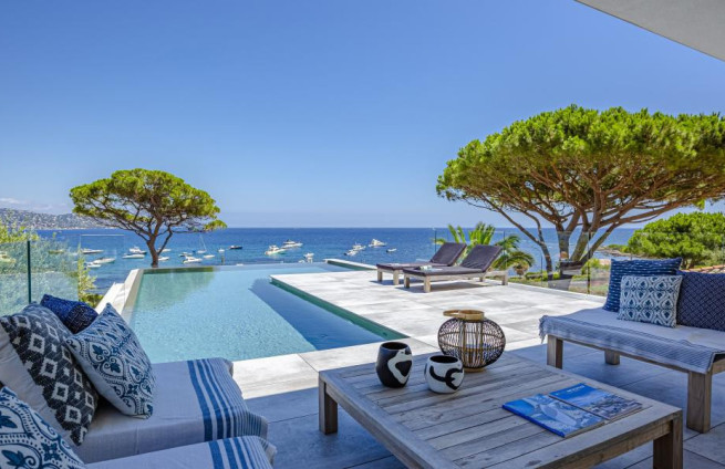 terrasse-vue-mer-panoramique-piscine-debordement-sainte-maxime