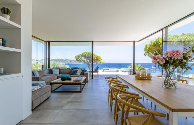 living-dining-room-sea-view-la-nartelle-sainte-maxime