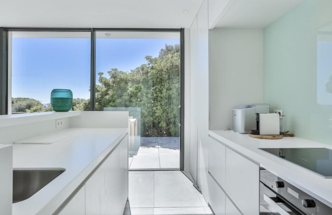 contemporary-design-kitchen-villa-nartelle-sainte-maxime