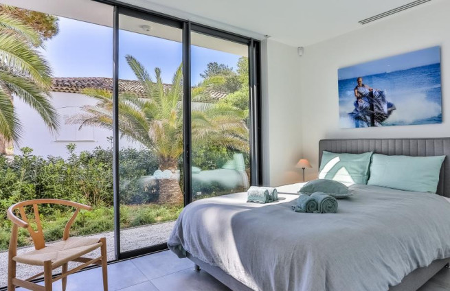 kamer-uitzicht-tuin-villa-la-nartelle-sainte-maxime