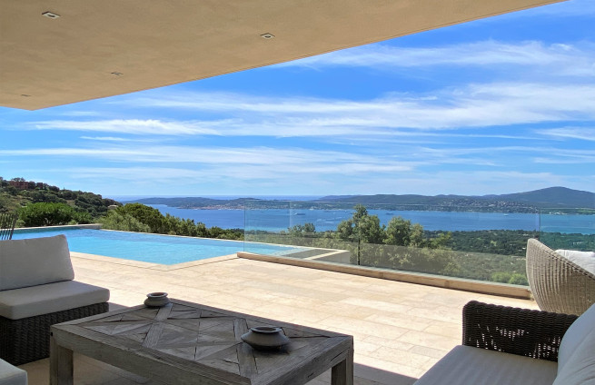 Terrasse-reve-vue-imprenable-Saint-Tropez-villa-grimaud