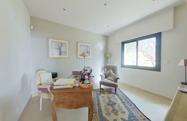 Bureau-villa-lumineuse-à-vendre-beauvallon-bartole