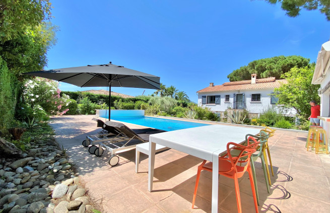 Villa vue mer à pied des plages à vendre au Domaine de Sinopolis