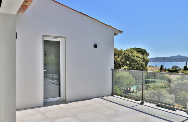 terras-woonkamer-zee-uitzicht-villa-semphaore-sainte-maxime