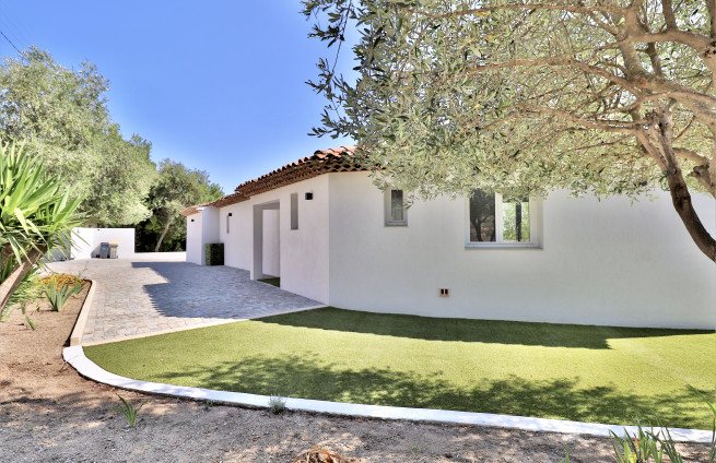 allée-entrée-jardin-villa-à-vendre-sainte-maxime