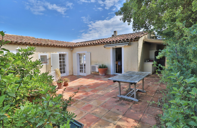 patio-villa-à-vendre-domaine-sinopolis-immobilier-gassin