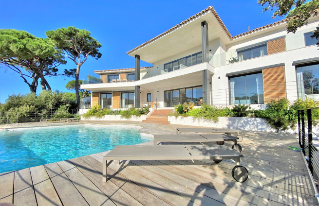 Villa-moderne-vue-mer-luxe-sainte-maxime-semaphore