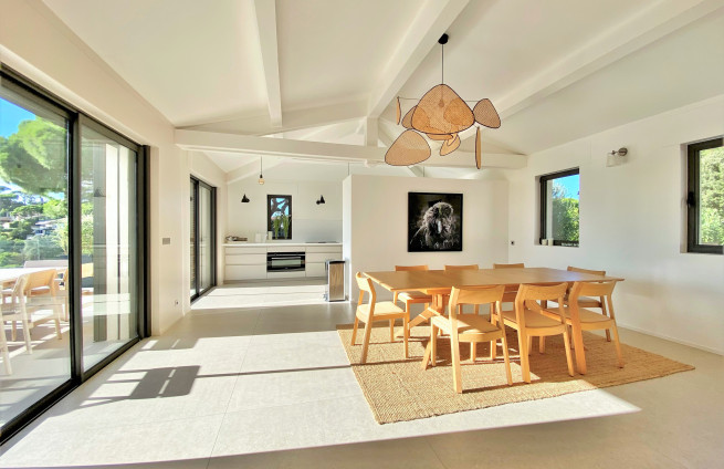 grote eetkamer, door architect ontworpen villa te koop, seinpaal