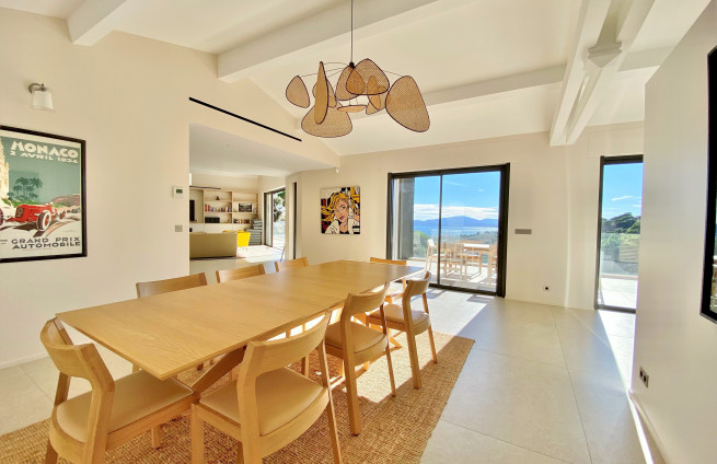 salle-à-manger-vue-mer-viall-sémaphore-sainte-maxime