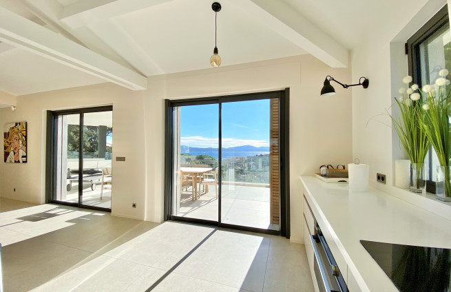 Fully equipped kitchen, bright sea view, designer villa in Sainte-Maxime
