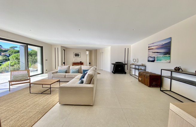 Woonkamer met toegang tot het zwembad, luxe inrichting, eigentijds design, Semaphore Villa