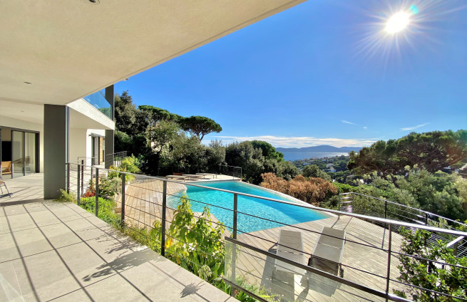 pool-level terrace with sea view - modern villa - semaphore - Sainte-Maxime