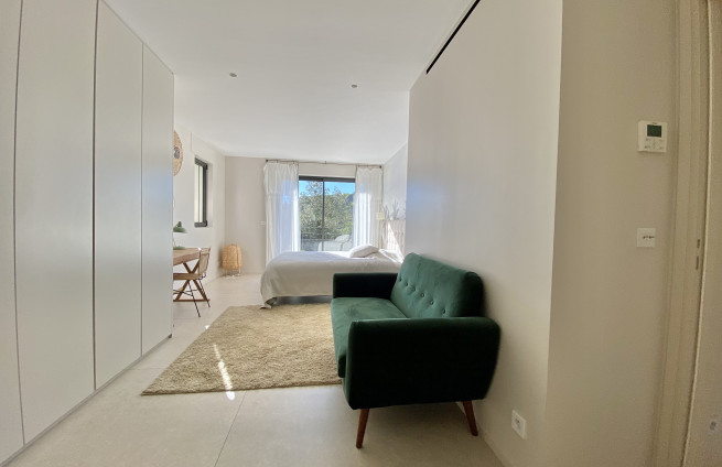 grande-chambre-invités-villa-vue-mer-à-vendre-sémaphore