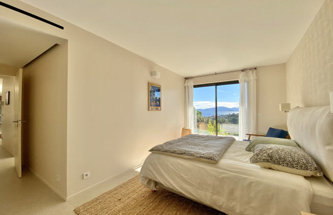 bedroom-facing-pool-sea-view-villa-for-sale-semaphore